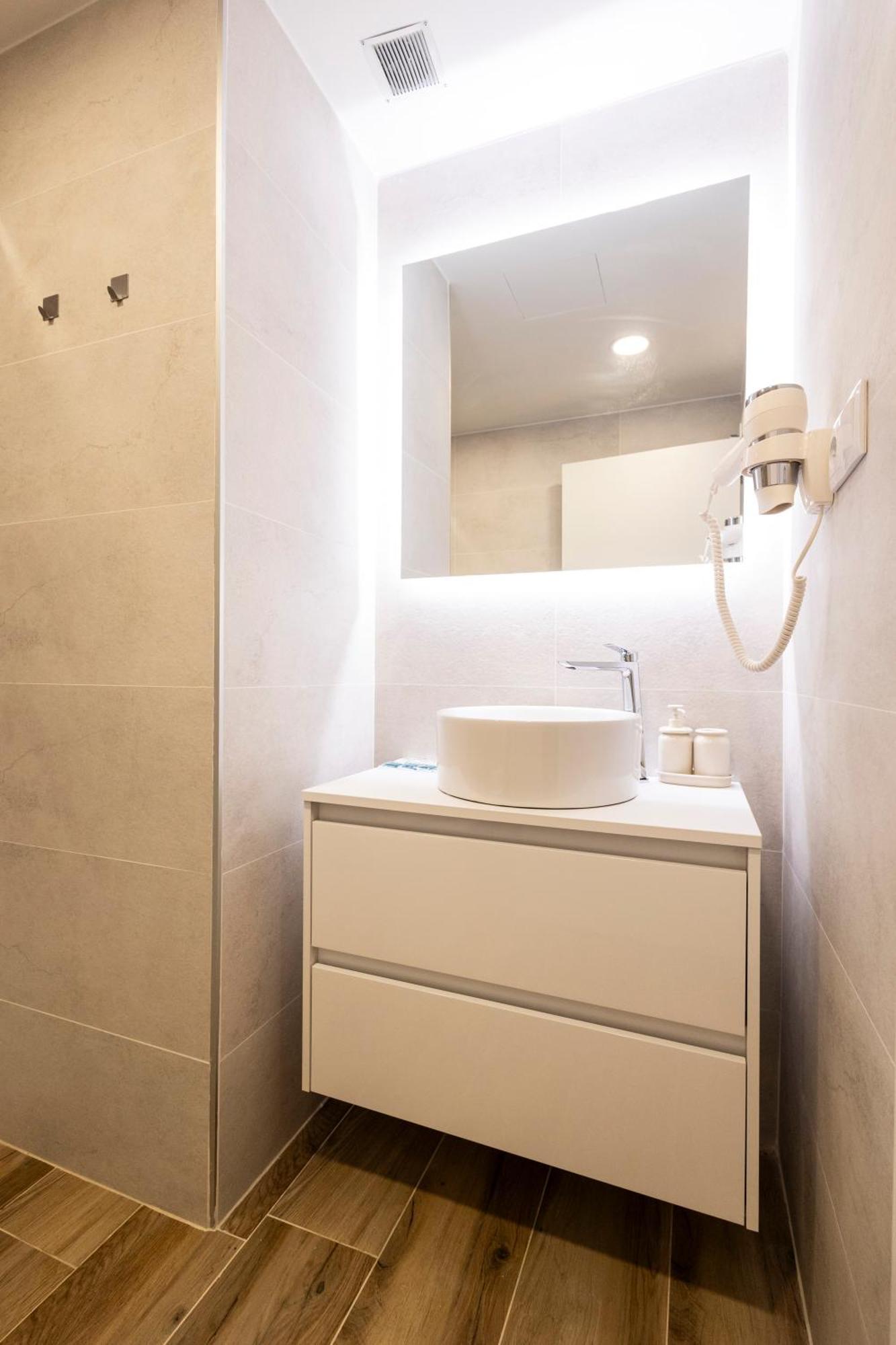 Cortes Suites By Concept Flats Βαλένθια Εξωτερικό φωτογραφία